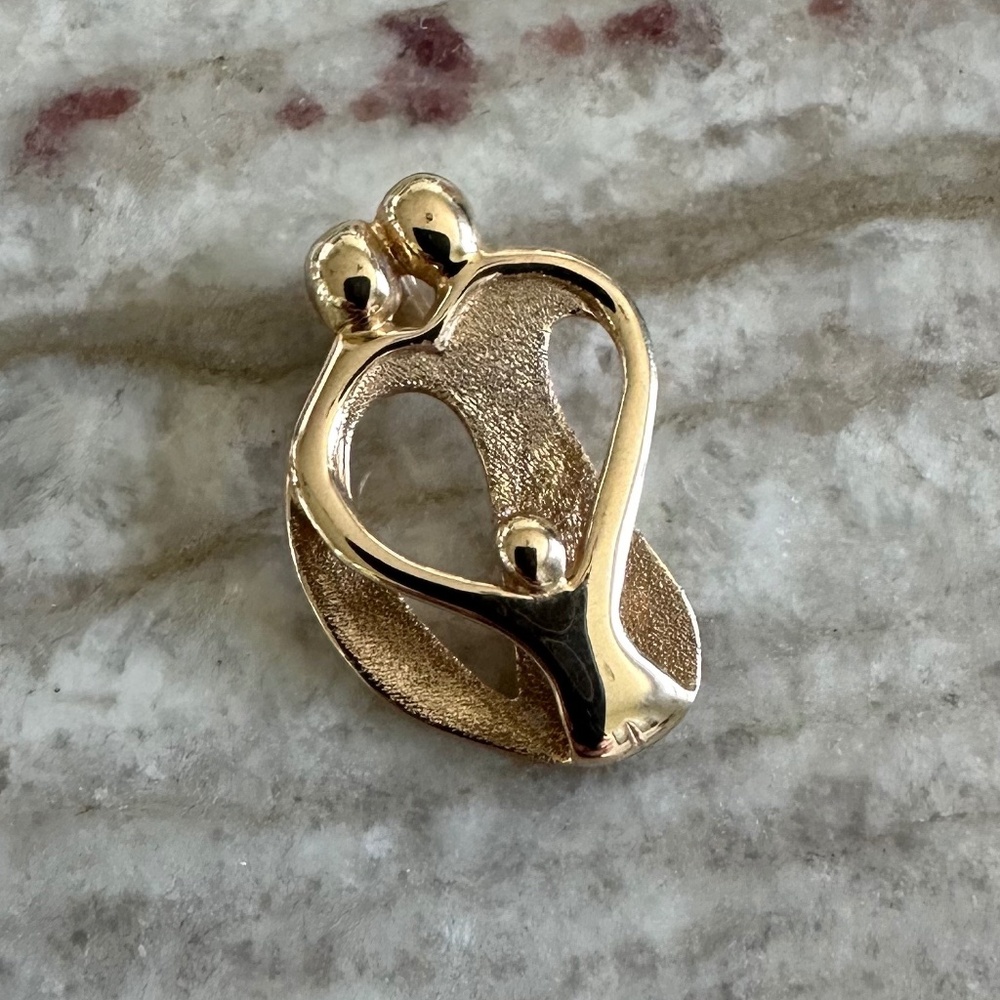 Loving Family 14k solid gold pendant. New.